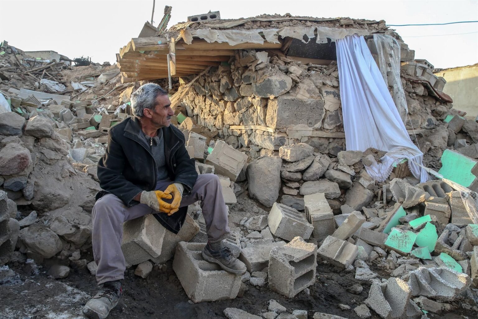 Depremde hangisi öldürür: İletişimsizlik mi vurdumduymazlık mı?