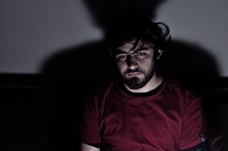 Gençler uyumak yerine televizyon izlemeyi tercih ediyor